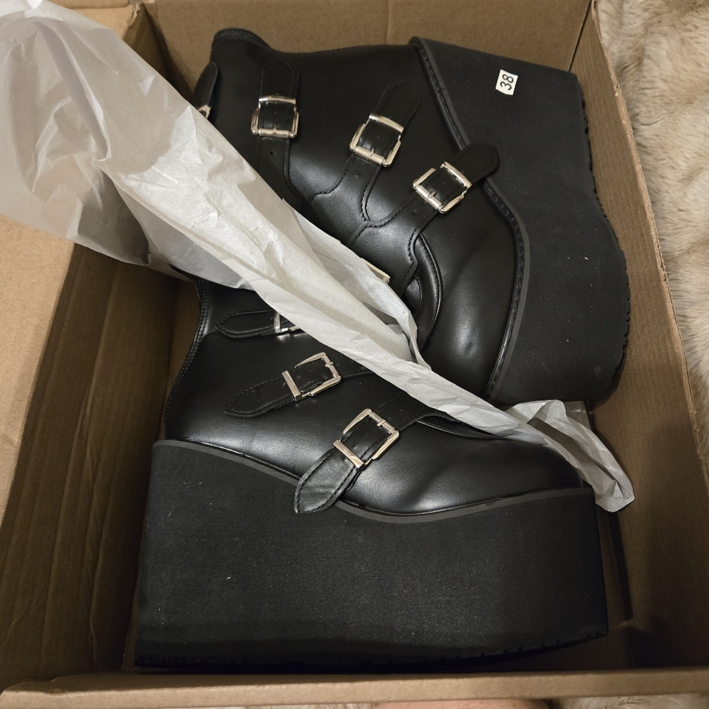 UniqueStride Chunky Heel Goth Platform Boots - Picture 8 of 9